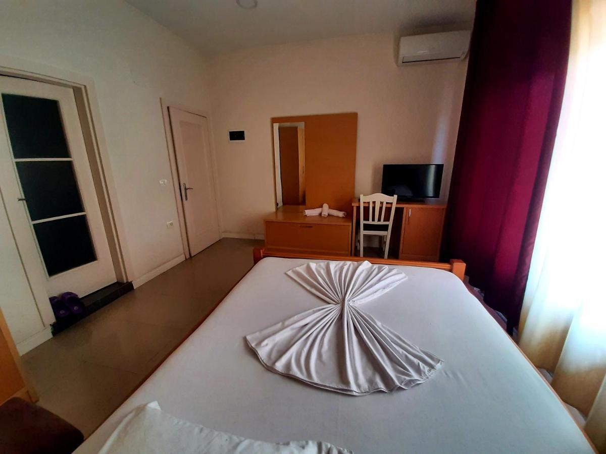 Hotel Vila Giorgio Shkoder Exterior photo